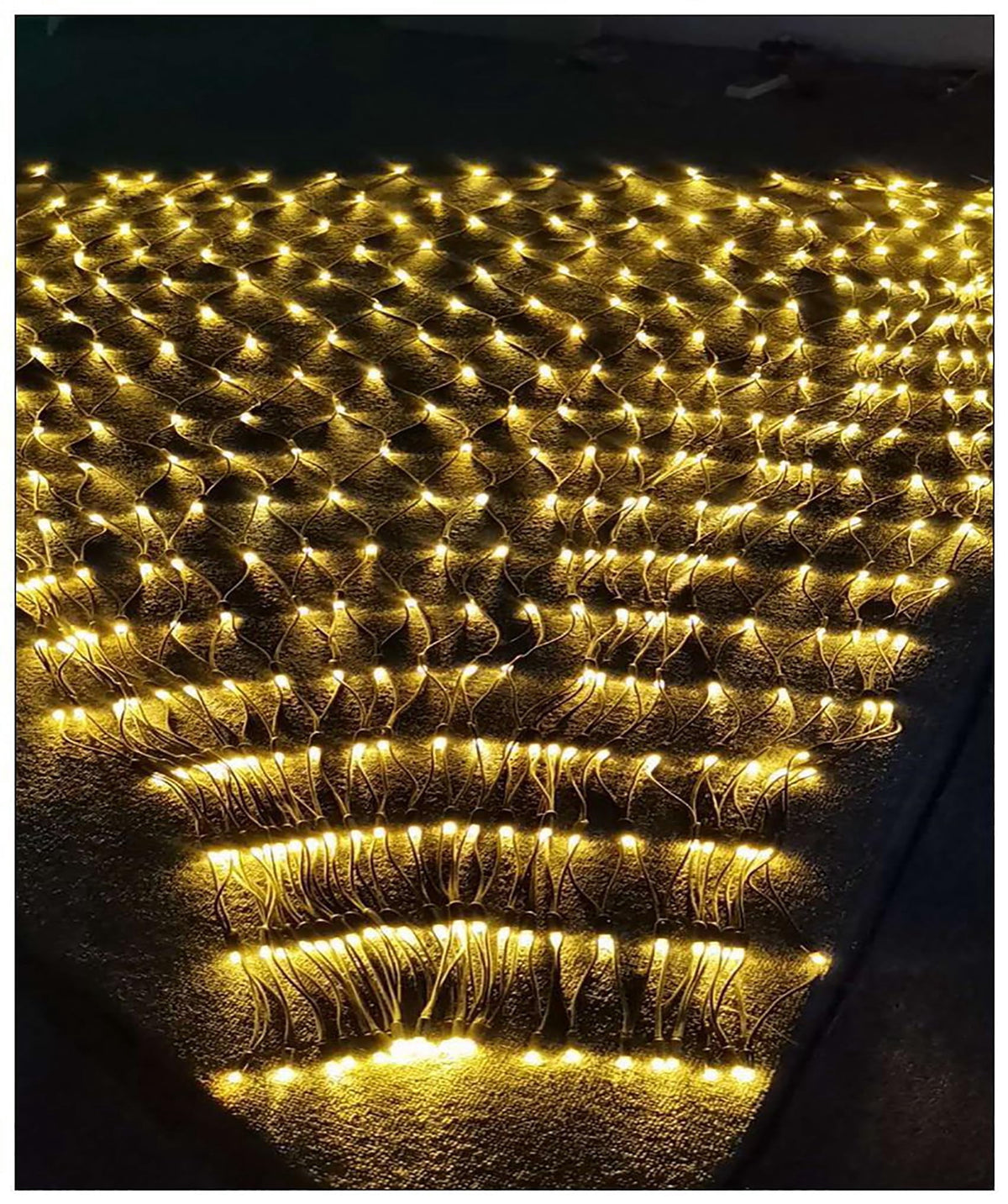 Garden Net Lights- Battery Operated 672 LED Waterproof Net Mesh Lights with 8 Modes- 6x4M Fairy String Lights for Outdoor Indoor Christmas Tree- Bush- Backyard- Garden- Party Décor.