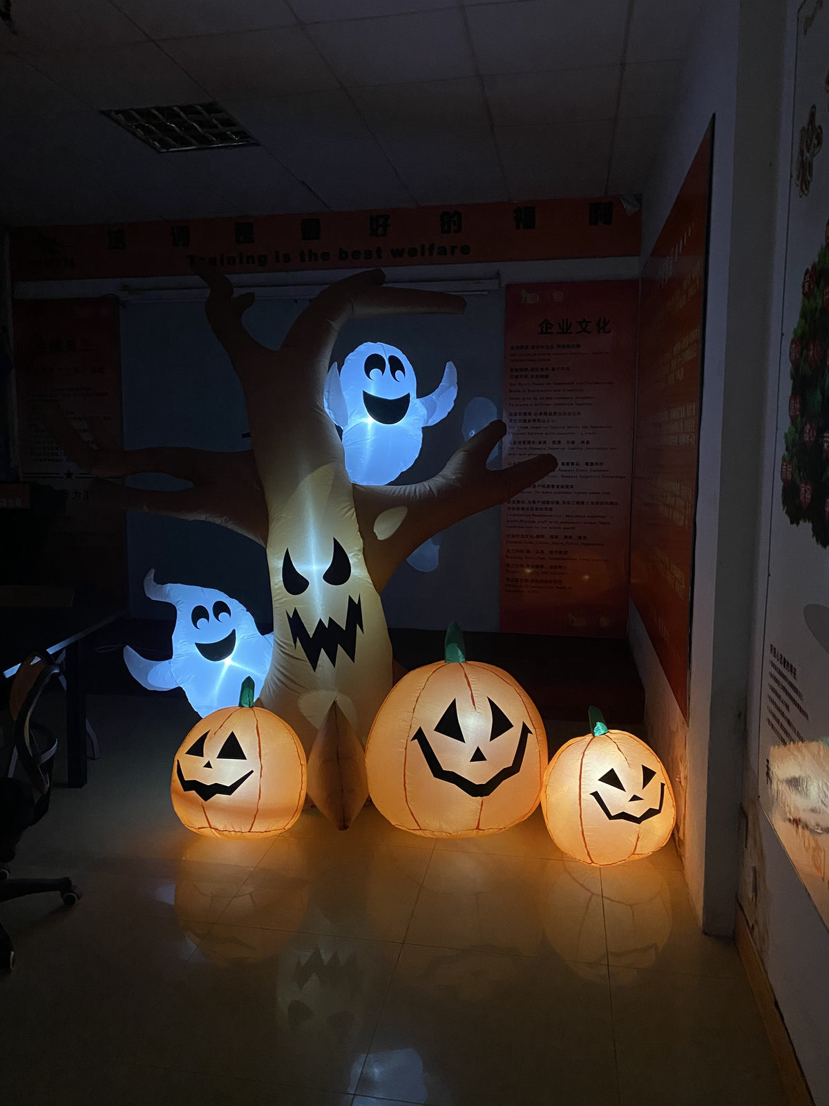 Wick's Outdoor Living 4 Ft Pumpkin Family Around Spooky Tree, Halloween Yard Inflatable