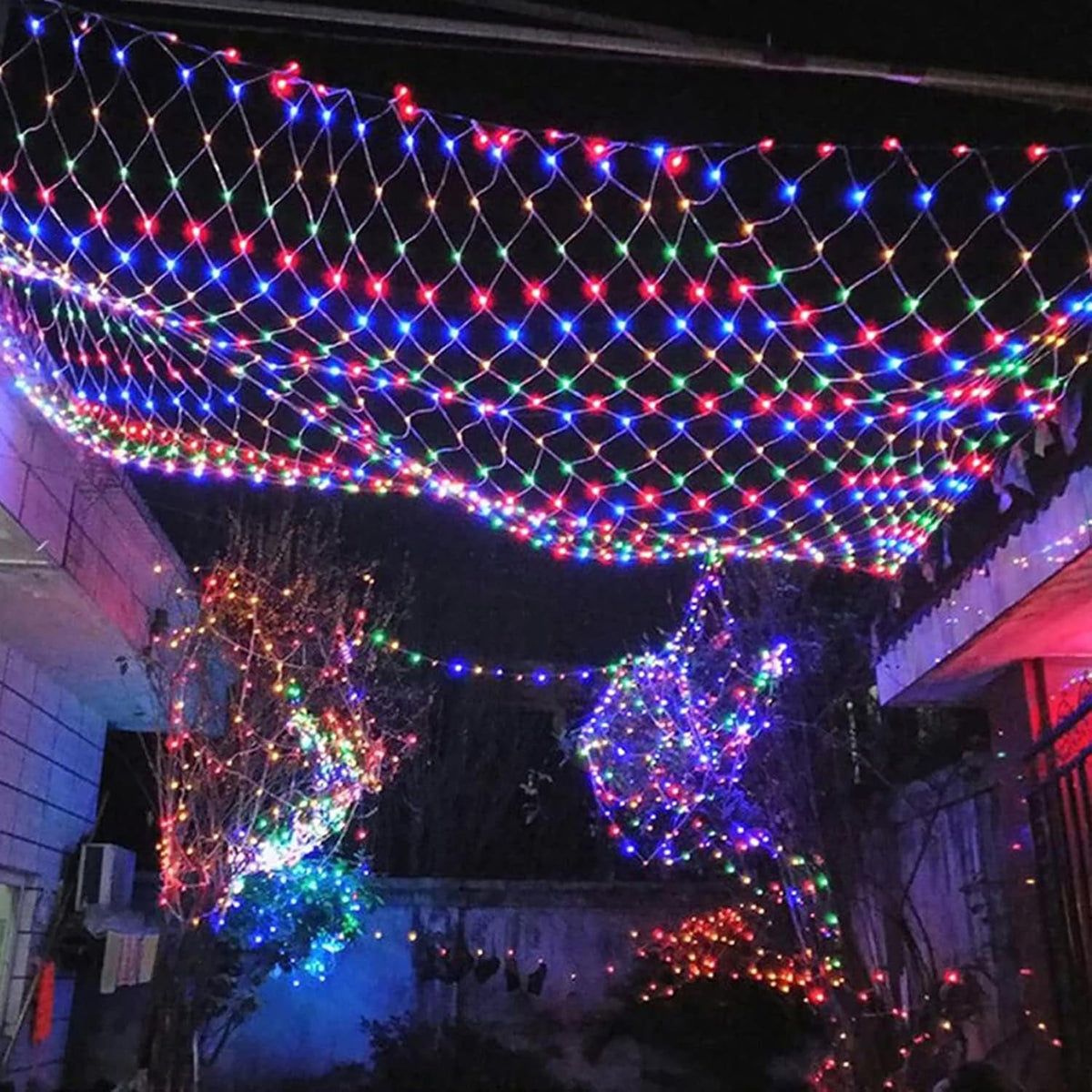 Garden Net Lights Battery Operated 4x6M 672LED Waterproof Net Mesh String Lights 8 Modes Fairy Lights for Indoor Outdoor Christmas Tree Bush Garden Backyard Décor