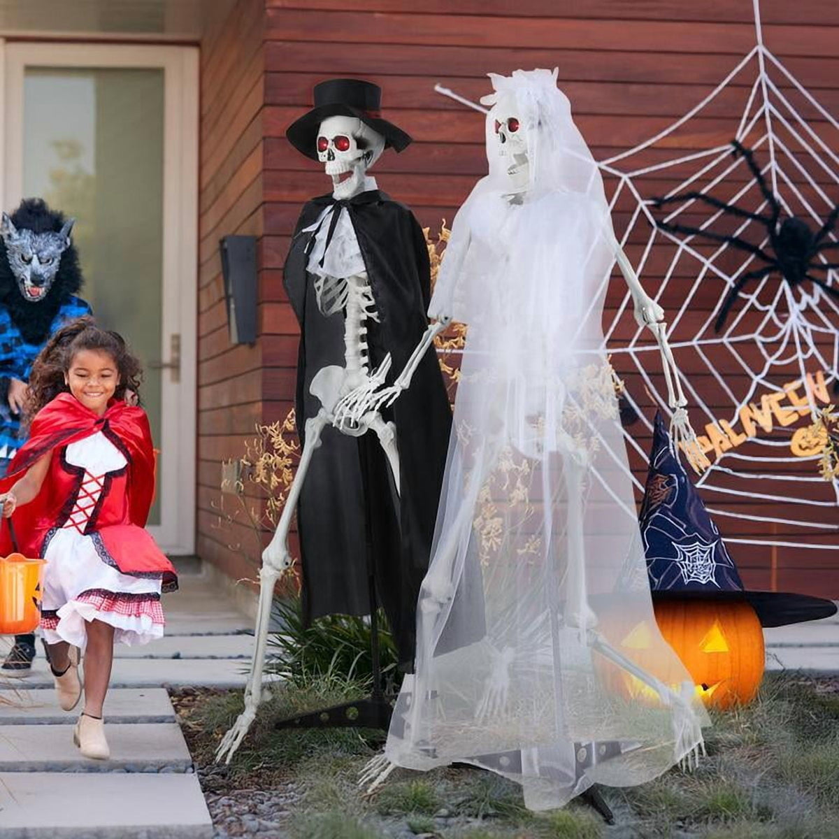 Floseru Life Size Halloween Skeleton Couple, Bride & Groom Set with Glowing Eyes, Poseable Joints, for Spooky Indoor Outdoor Display