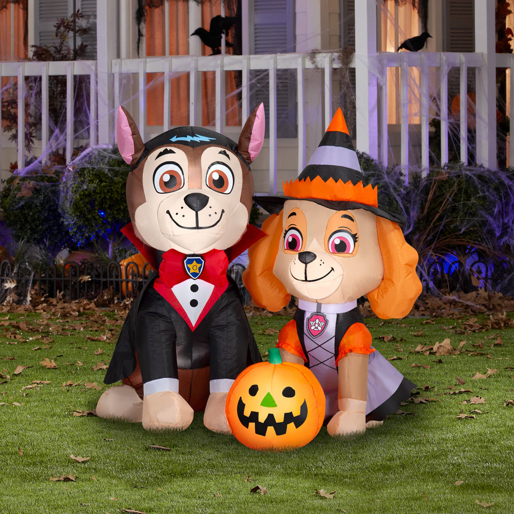 PAW Patrol Halloween Inflatable Scene with Vampire Chase and Witch Skye, 3.5-Ft Lighted Airblown Yard Decor