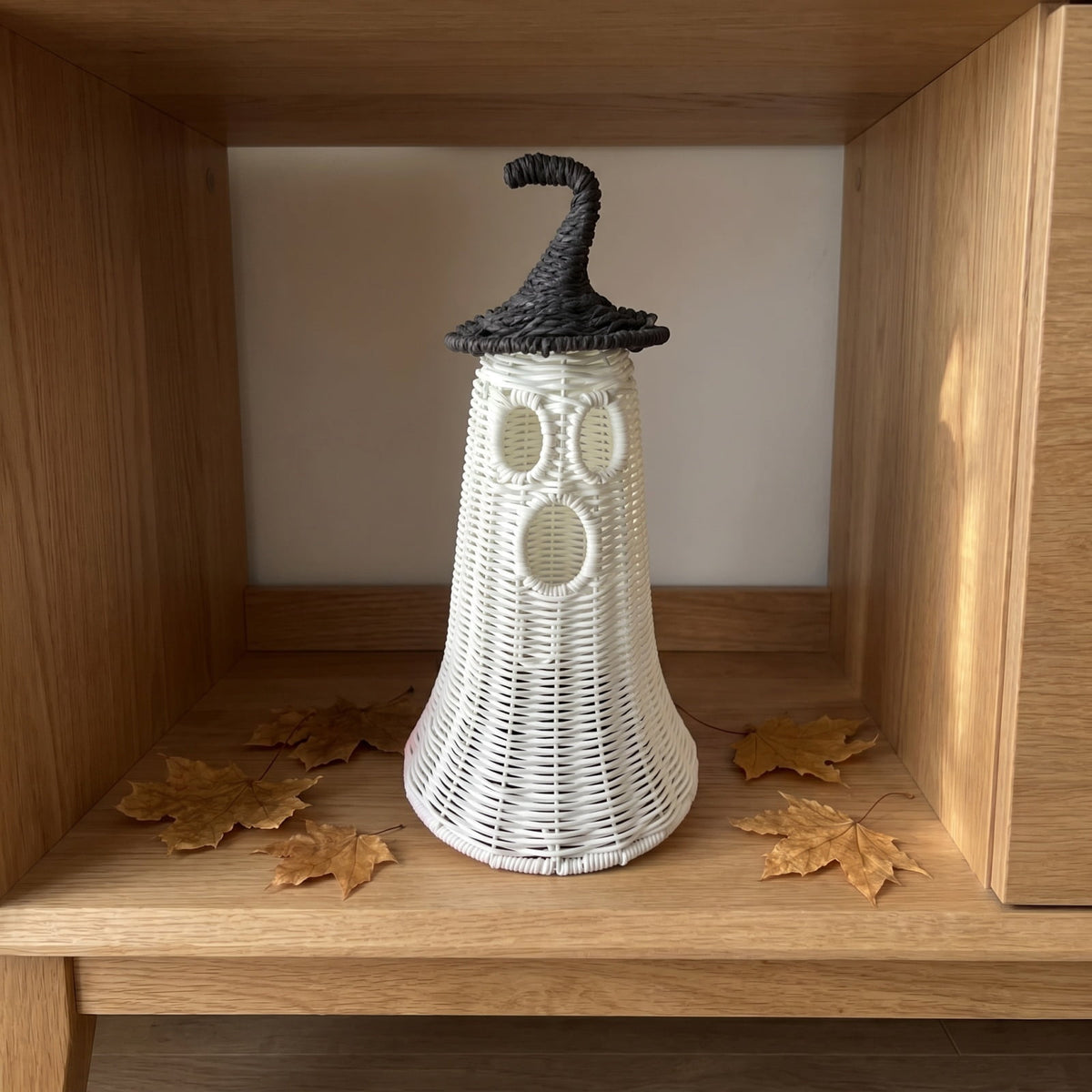 Wicker Ghost Halloween Decor with Witch Hat, Spooky Farmhouse Fall Tabletop Ornament, Hollow Handwoven White Ghost Figurine, Light Up Rustic Home Mantel Shelf Decor for Autumn Halloween Party